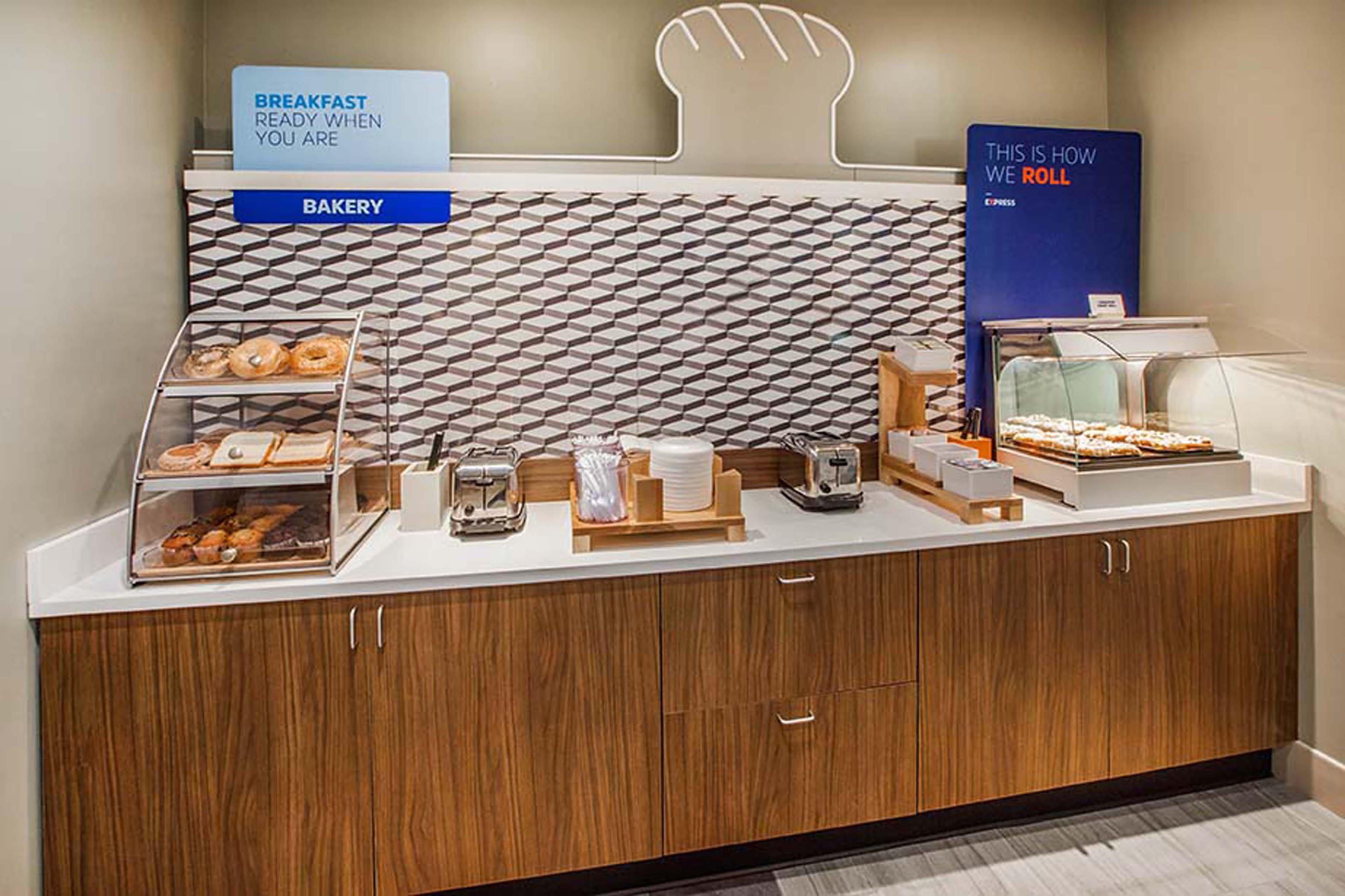 Holiday Inn Express Toledo North By Ihg Екстериор снимка
