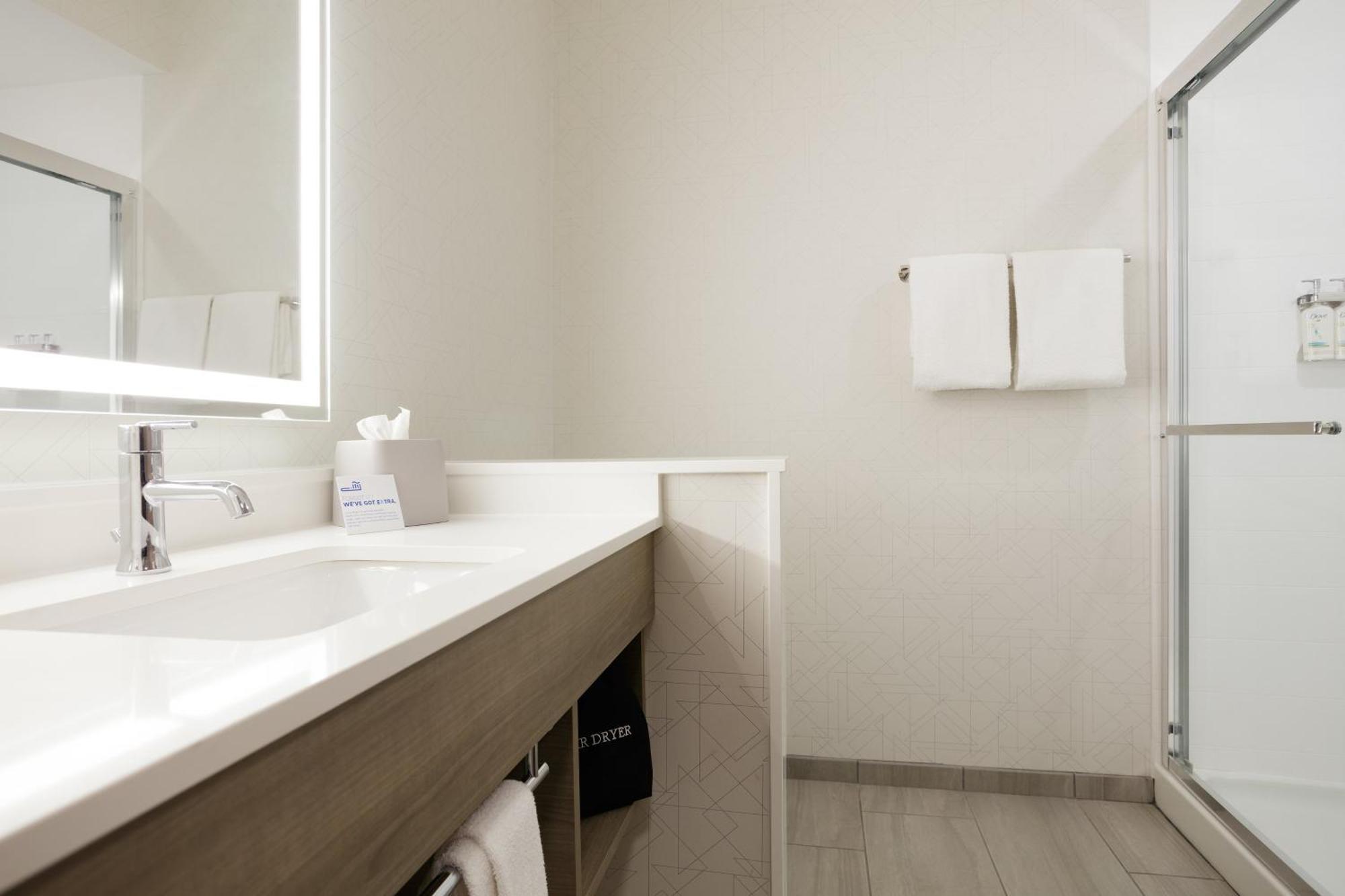 Holiday Inn Express Toledo North By Ihg Екстериор снимка