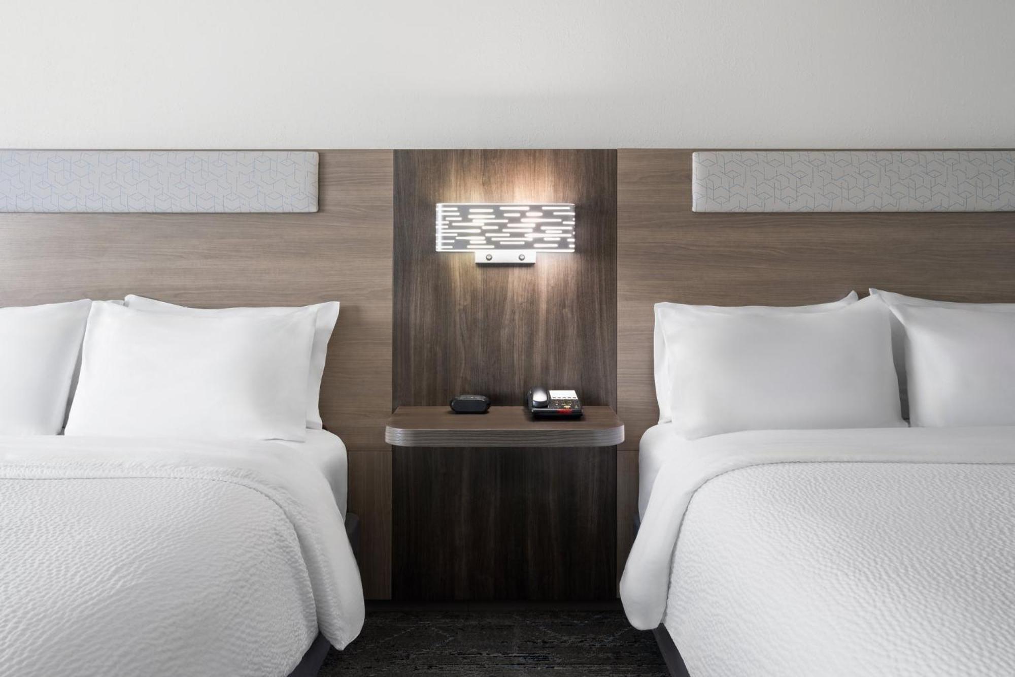 Holiday Inn Express Toledo North By Ihg Екстериор снимка