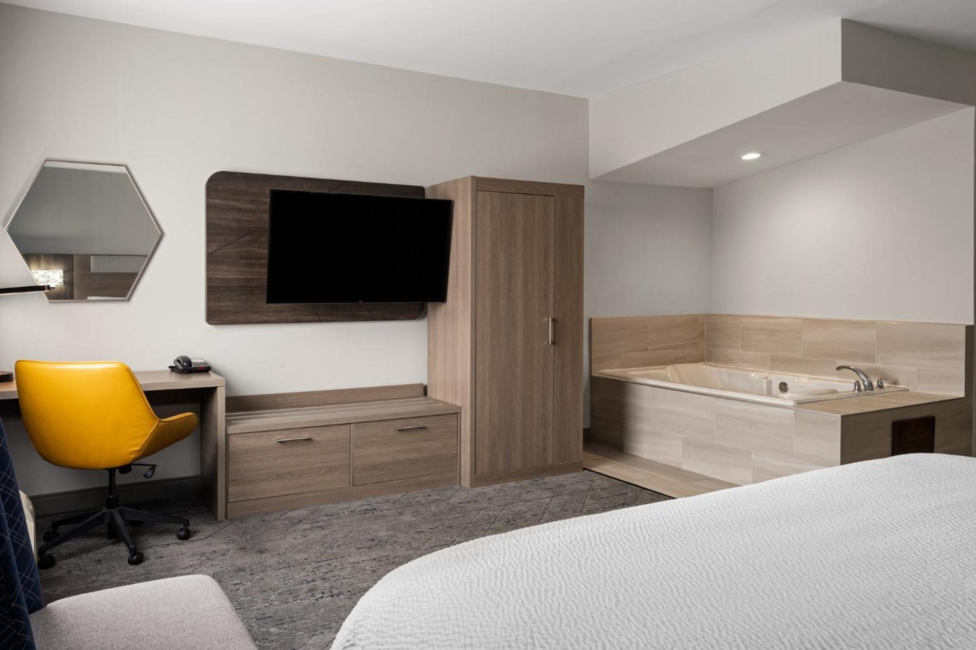 Holiday Inn Express Toledo North By Ihg Екстериор снимка