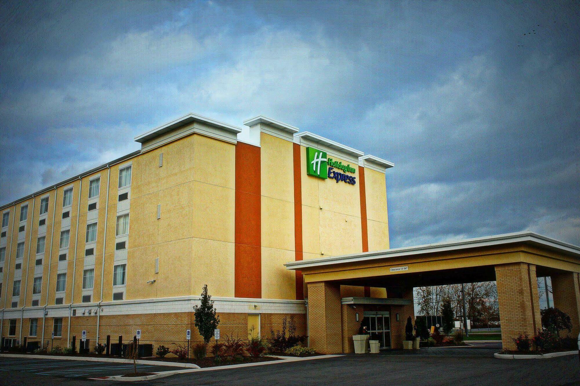 Holiday Inn Express Toledo North By Ihg Екстериор снимка